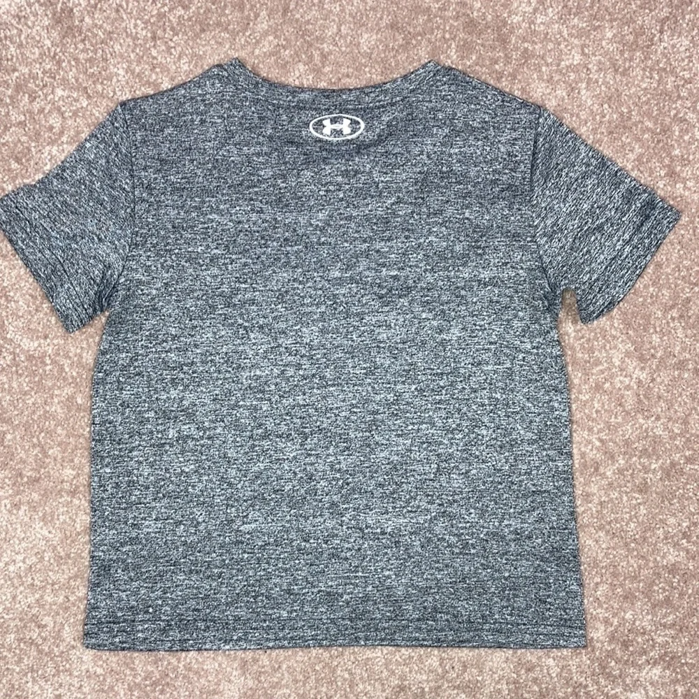 5/$20 Underarmour heatgear grey short sleeve tee boys size 4